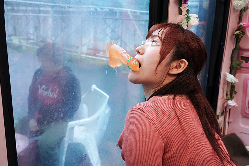 一般男女モニタリングAV×マジックミラー便コラボ企画 愛する夫の目の前で路上NTR!清楚な人妻が「お口だけでコンドーム装着」に挑戦!2 ノーハンドでデカチンを咥えたご無沙汰妻のオマ○コは欲しがり汁が溢れ出す!旦那の目の前で寝取って最後はゴムを外して生中出し! 公式サンプル 2