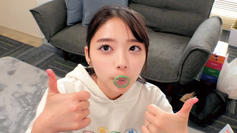 素敵な人妻が「童貞チ○ポにお口だけでコンドーム装着」に挑戦！ノーハンドで童貞デカチンを夢中で咥えたご無沙汰な奥様のオマ○コはいやらしいスケベ汁が溢れ出す！夫に内緒で筆おろしwwエロ優しい奥様はゴムを外して生中出し！ 公式サンプル 1